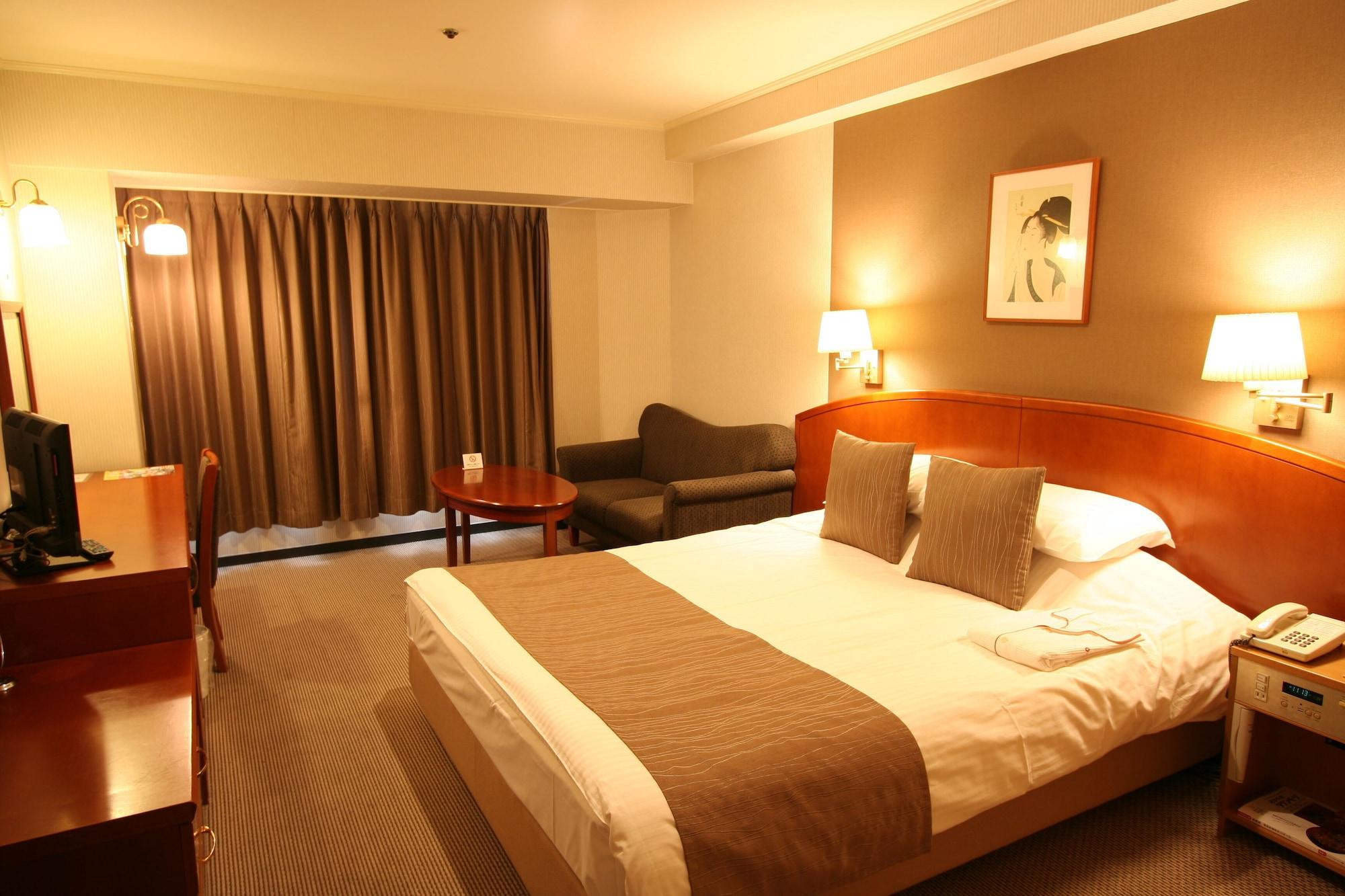 Okayama Plaza Hotel Екстериор снимка