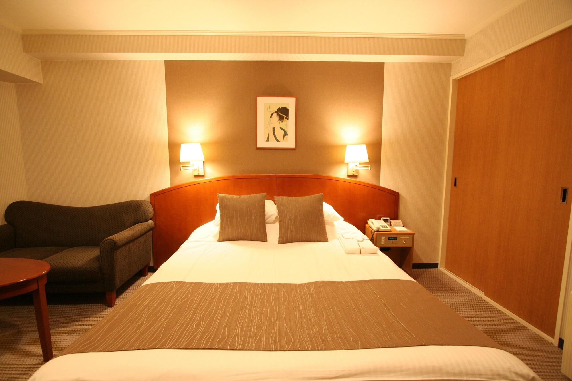 Okayama Plaza Hotel Екстериор снимка