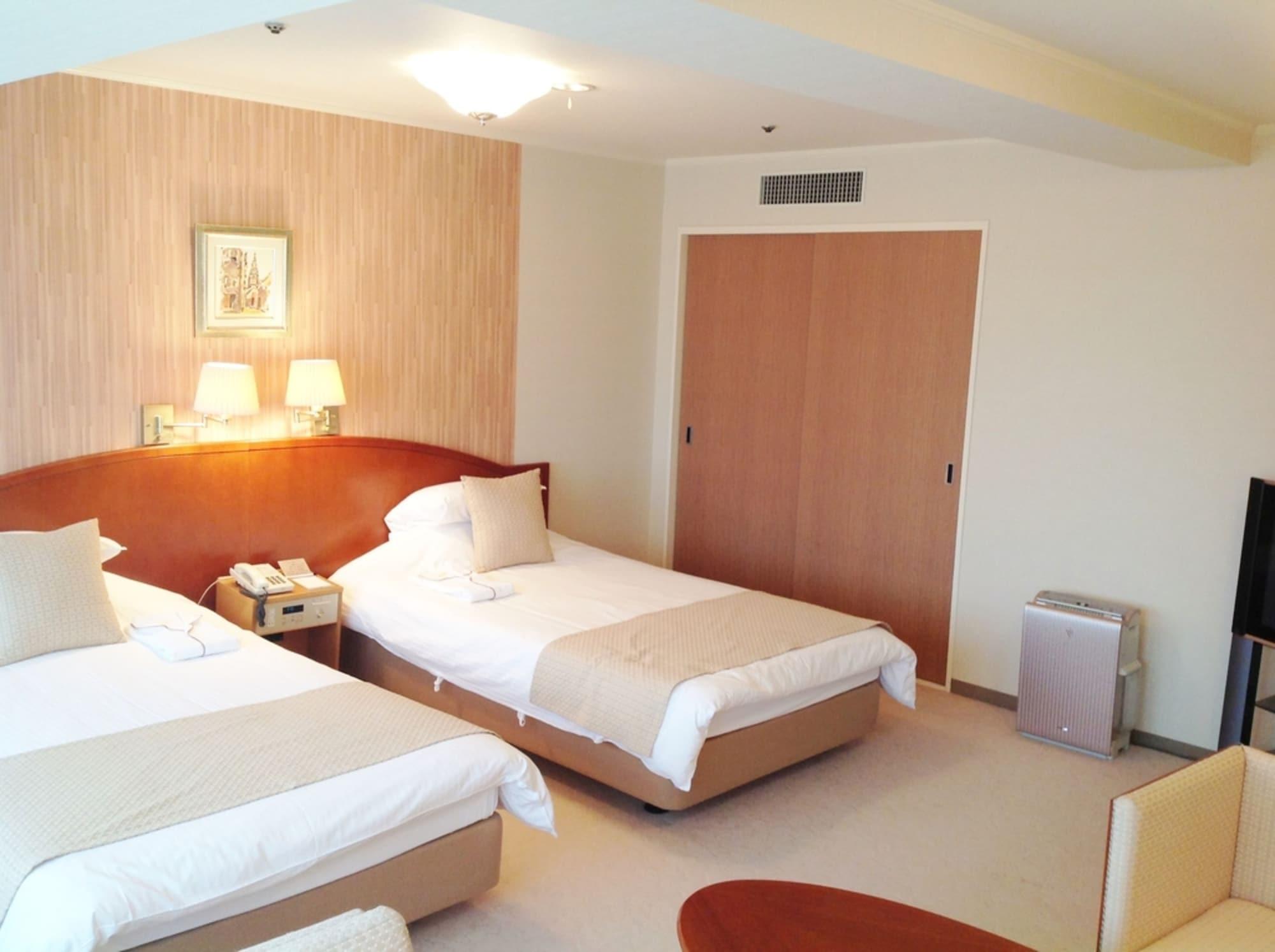 Okayama Plaza Hotel Екстериор снимка
