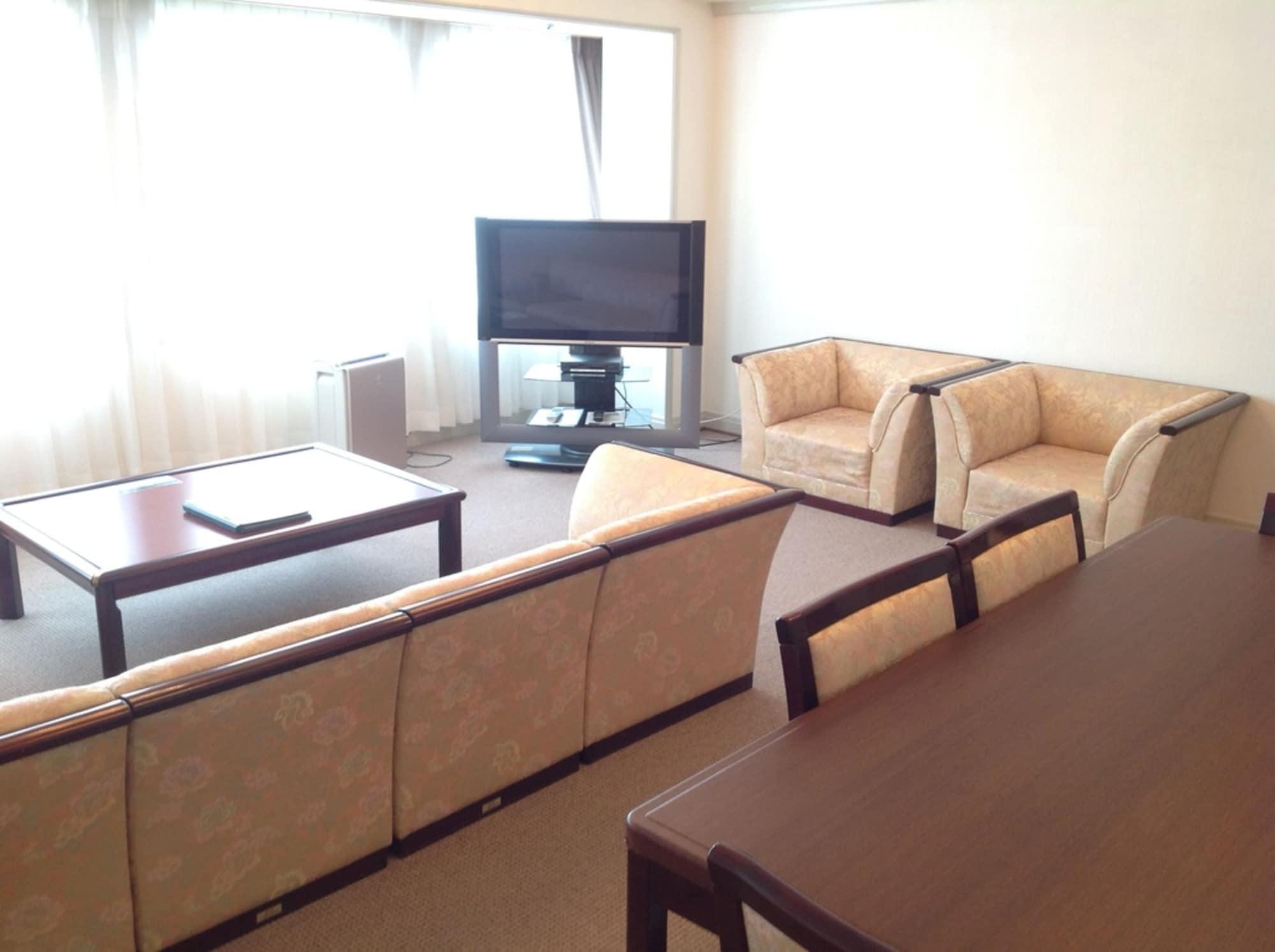 Okayama Plaza Hotel Екстериор снимка