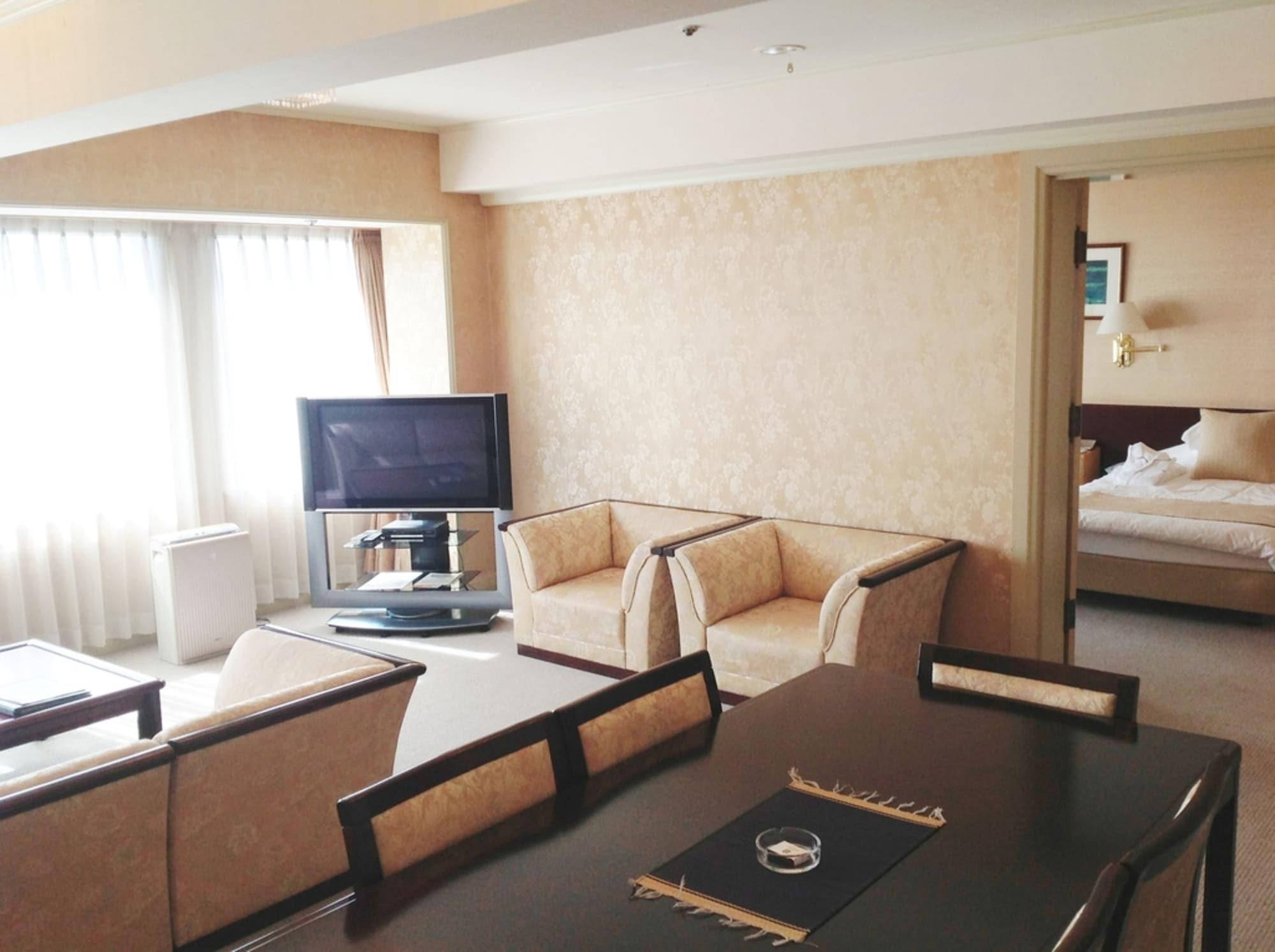 Okayama Plaza Hotel Екстериор снимка