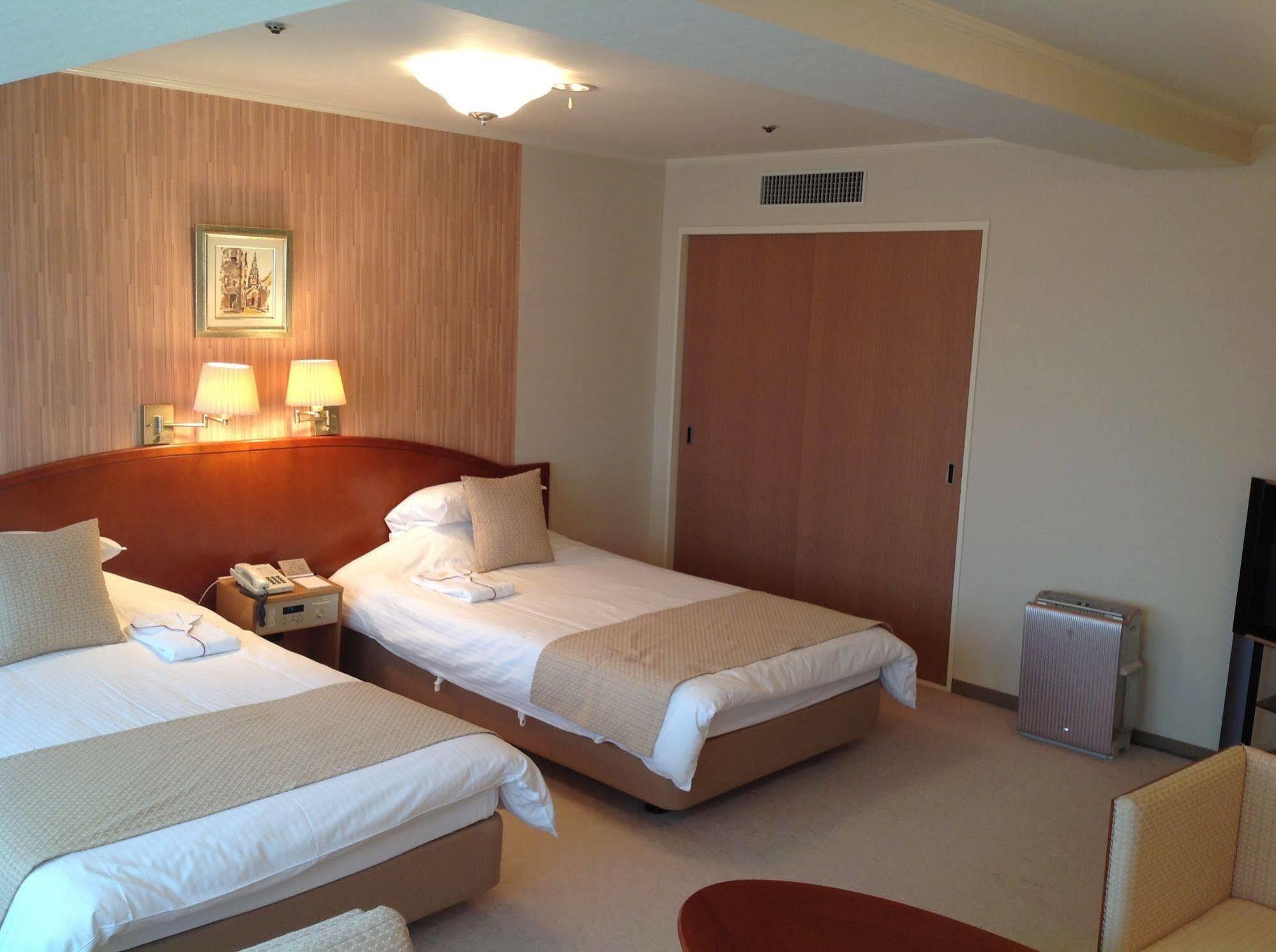 Okayama Plaza Hotel Екстериор снимка